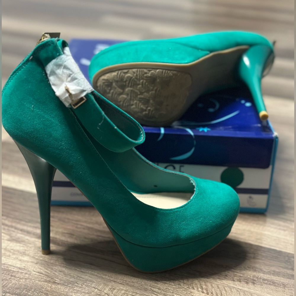 Elegant Green Stiletto Heels